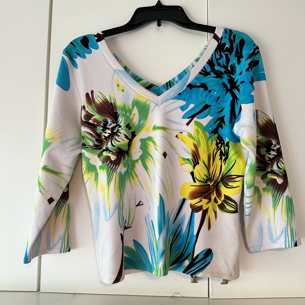 Cache Blue Floral Graphic Top Large V Neck 3/4 Sleeve Stretch Blouse
